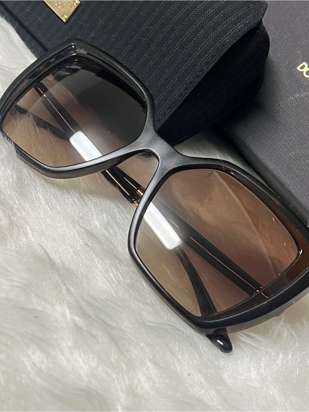 Dolce & Gabbana Chic Brown Sunglasses - Picture 2 of 12